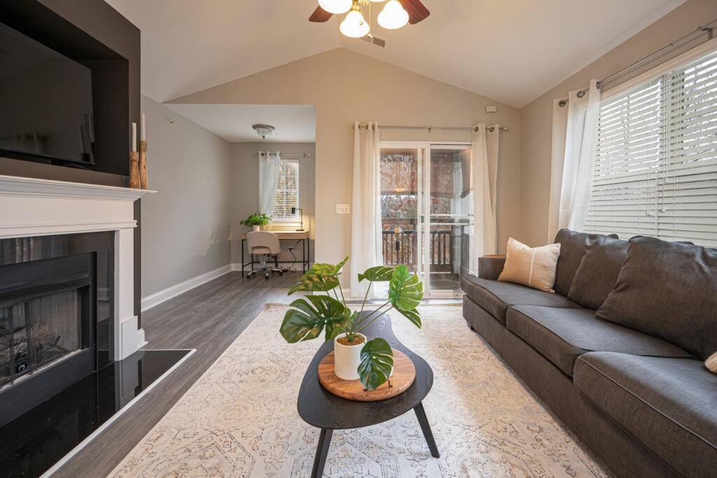 Spacious 2 Bedroom 2 Ba In Charlotte