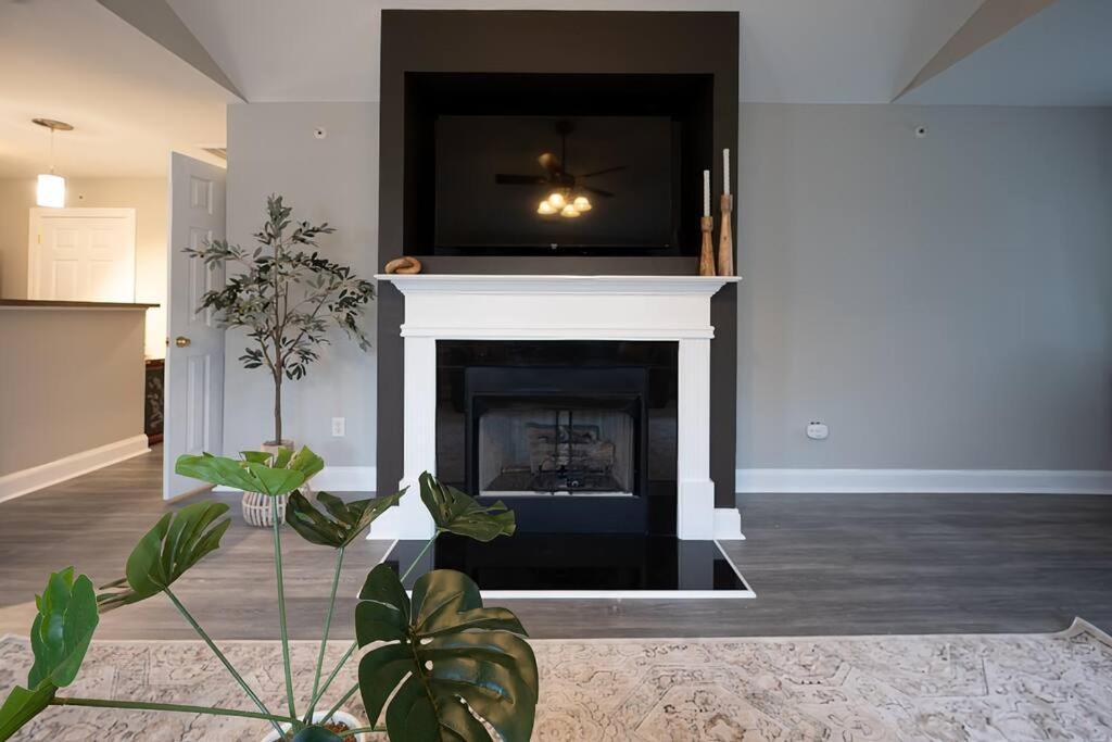 Spacious 2 Bedroom 2 Ba In