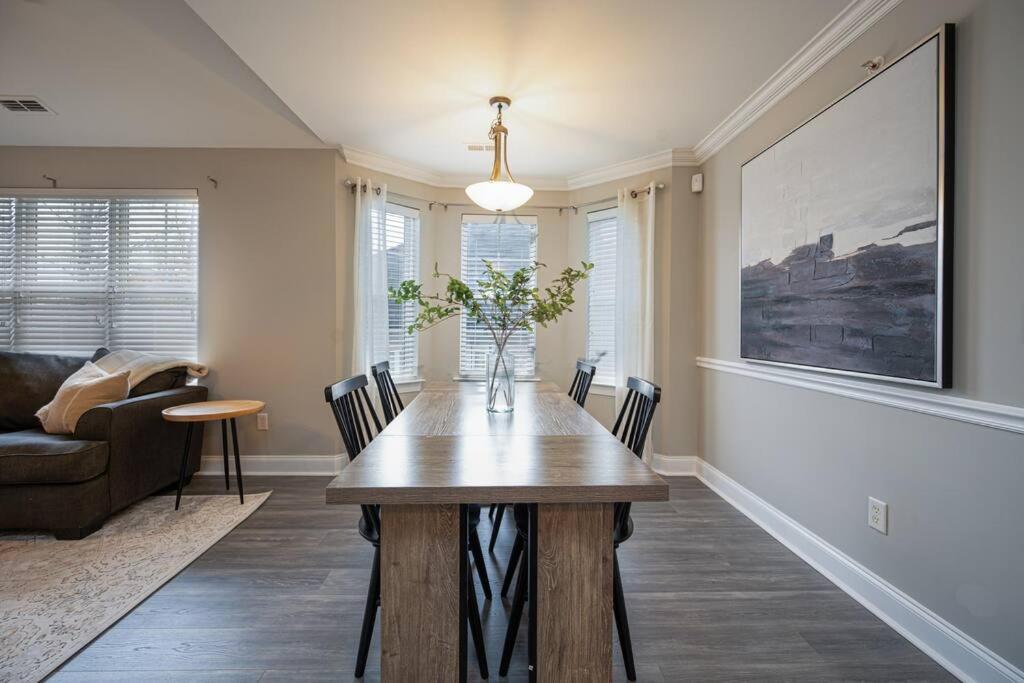 Spacious 2 Bedroom 2 Ba In *