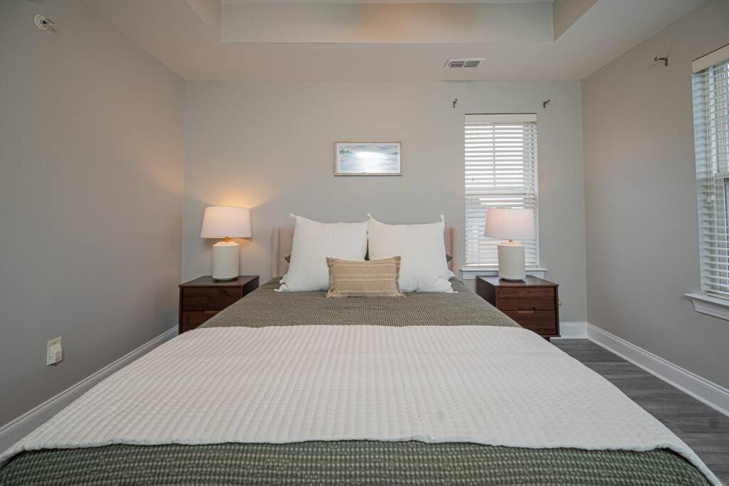 Spacious 2 Bedroom 2 Ba In * Charlotte