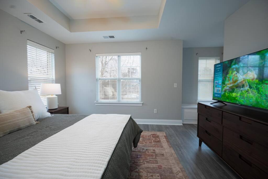 Apartment Spacious 2 Bedroom 2 Ba In *